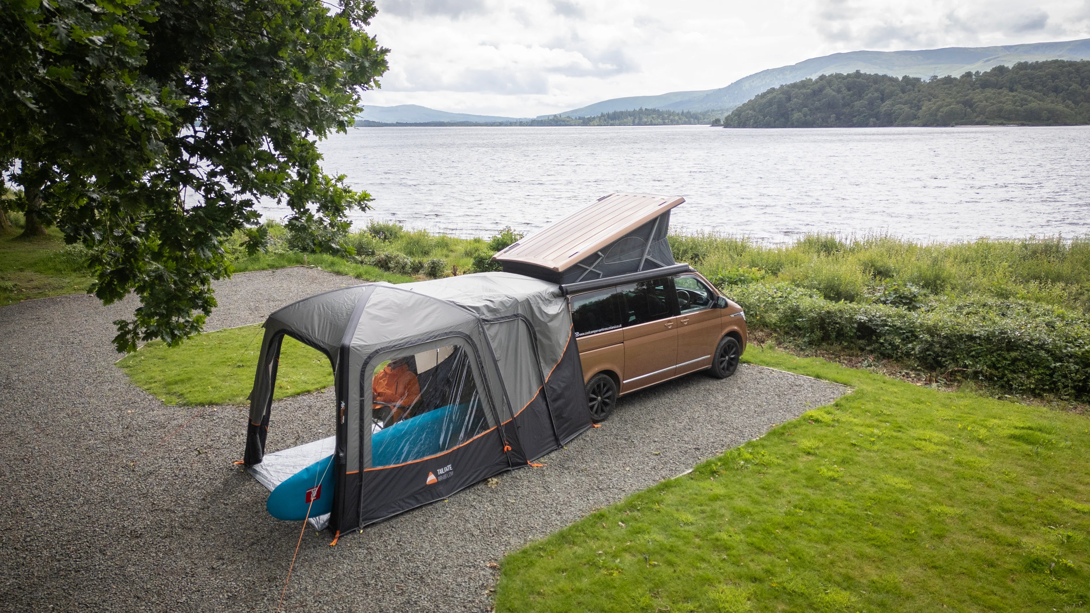 Vango Tailgate Airhub II Low attached to the rear of a campervan.