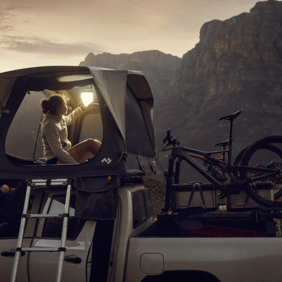Dometic TRT 140 AIR Inflatable Rooftop Tent