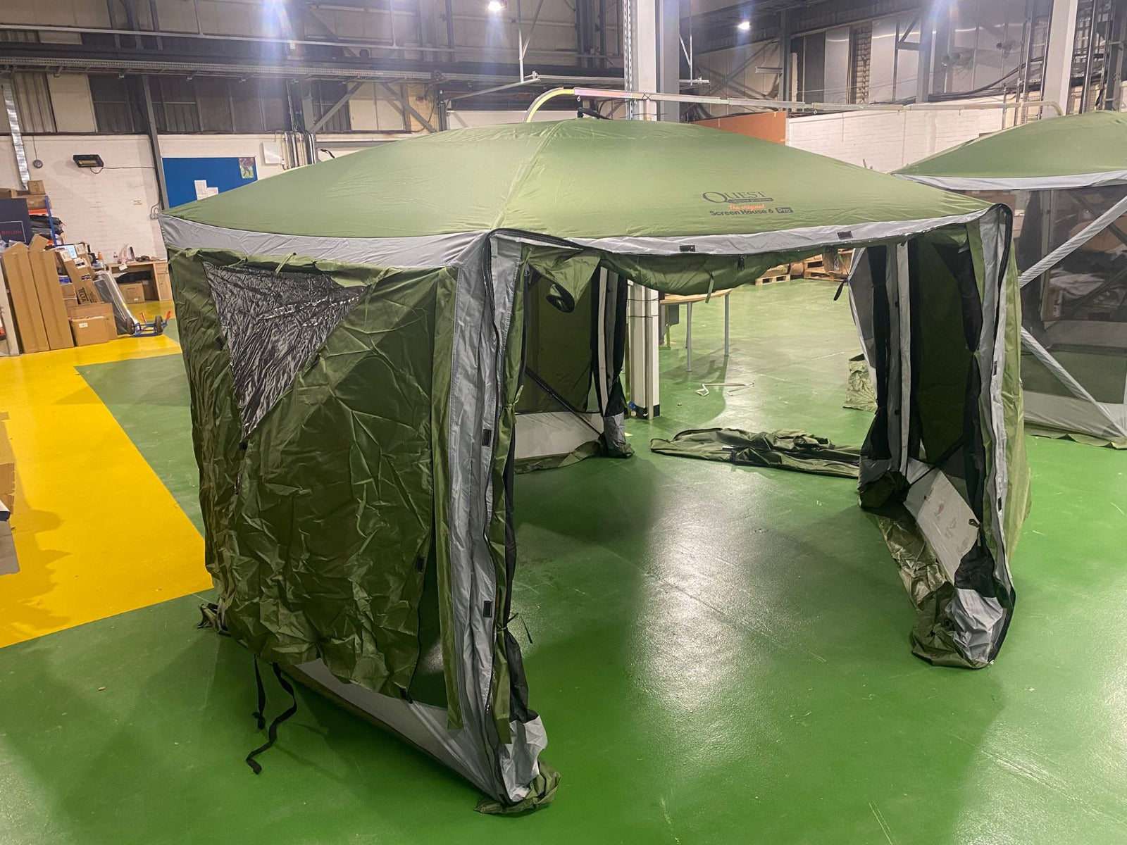 Quest Leisure Screen House 6 Pro (Used)