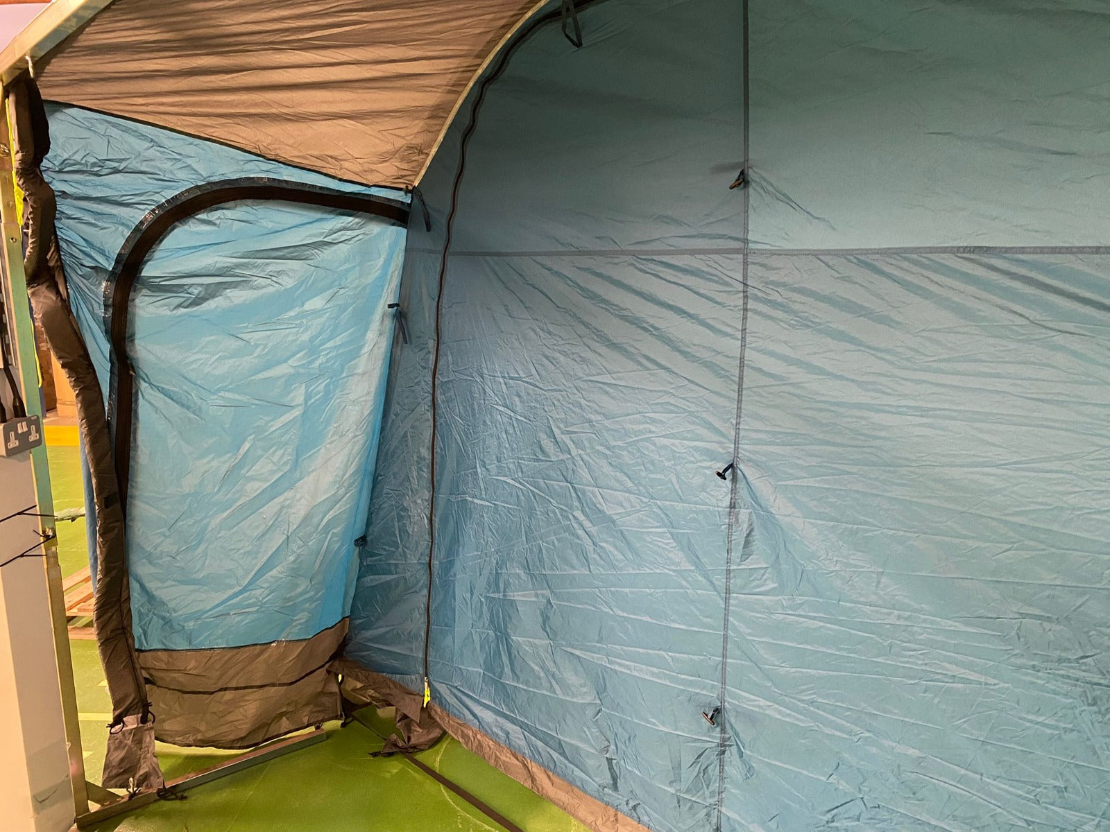 Quest Leisure Falcon 325 Low Driveaway Awning (Used)