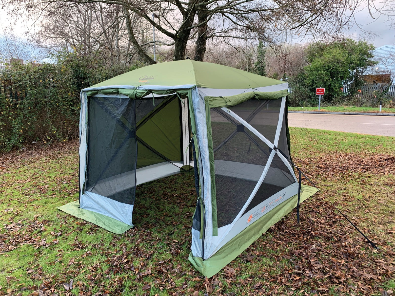 Quest Leisure Instant Screen House 4 Pro
